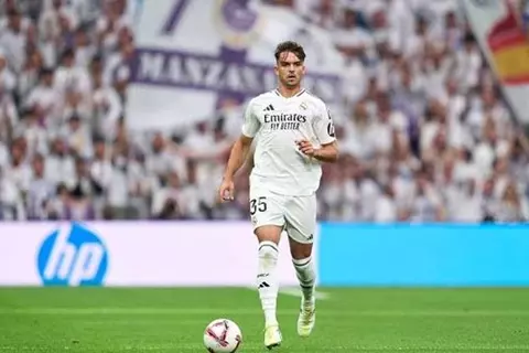 تقارير: ليفربول يخطط لخطف مدافع ريال مدريد